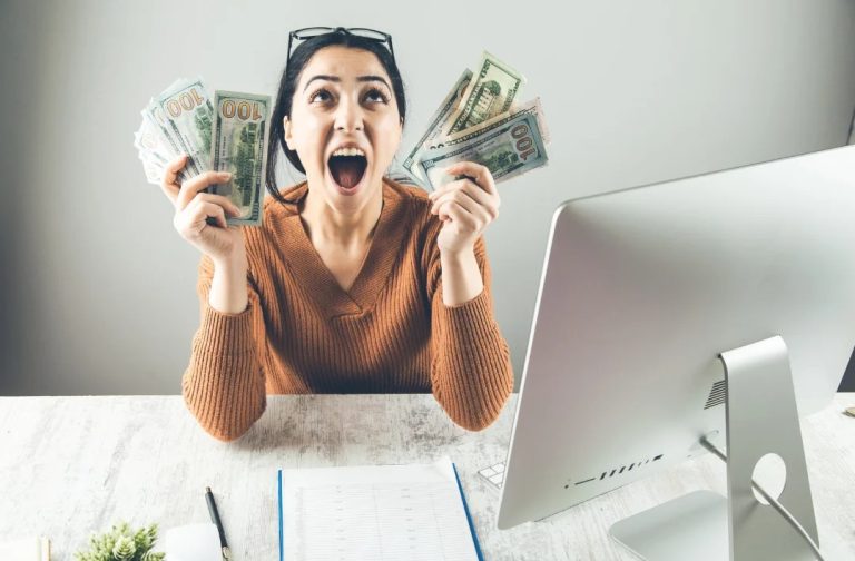 How to Start Making Money Online With a Full-Time Job