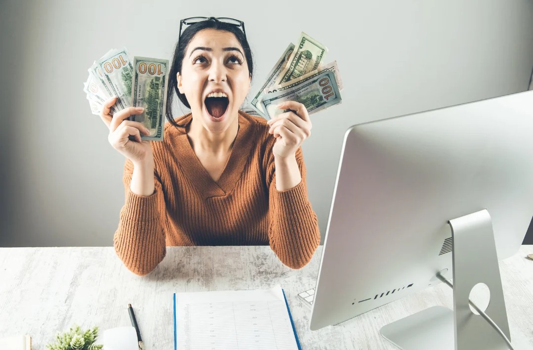 How to Start Making Money Online With a Full-Time Job