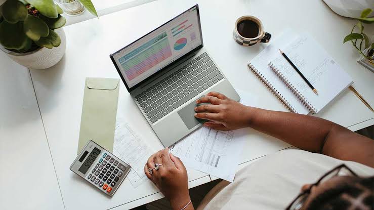 A Simple Freelance Invoicing Routine From Project Start to Payment
